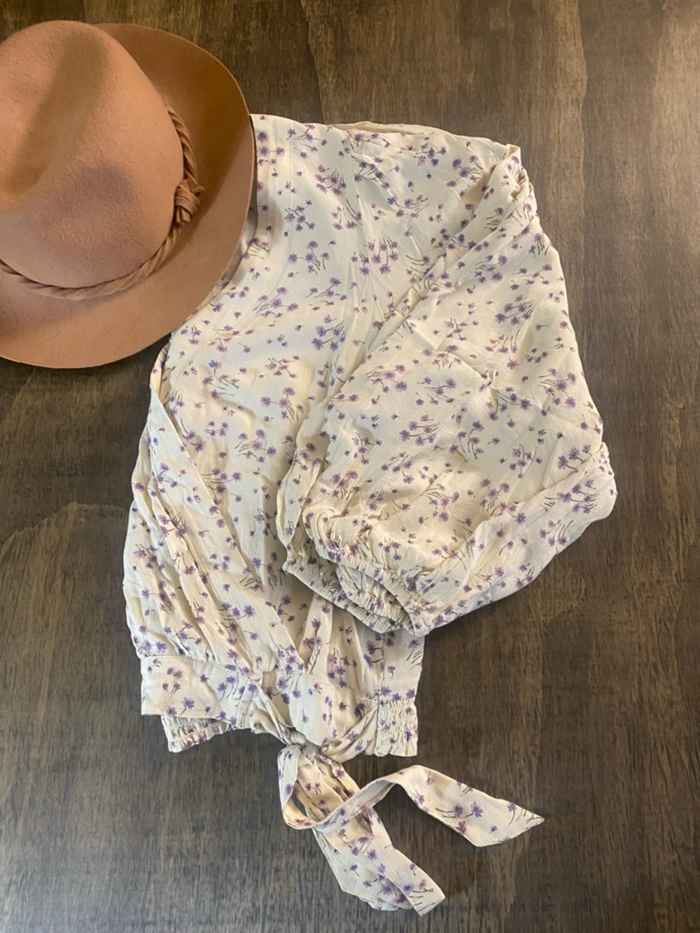 American Eagle Floral Tie-Front Blouse in Cream with Lavender Print